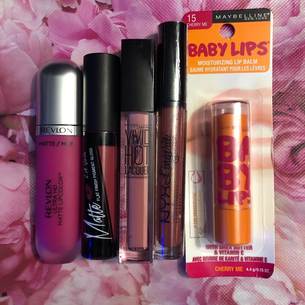 SOLD 🌸 Lip gloss lip stick lip chap bundle
